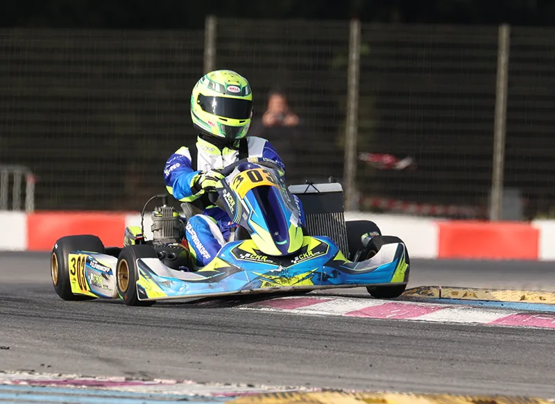 Kart CKR sur le vibreur en piste